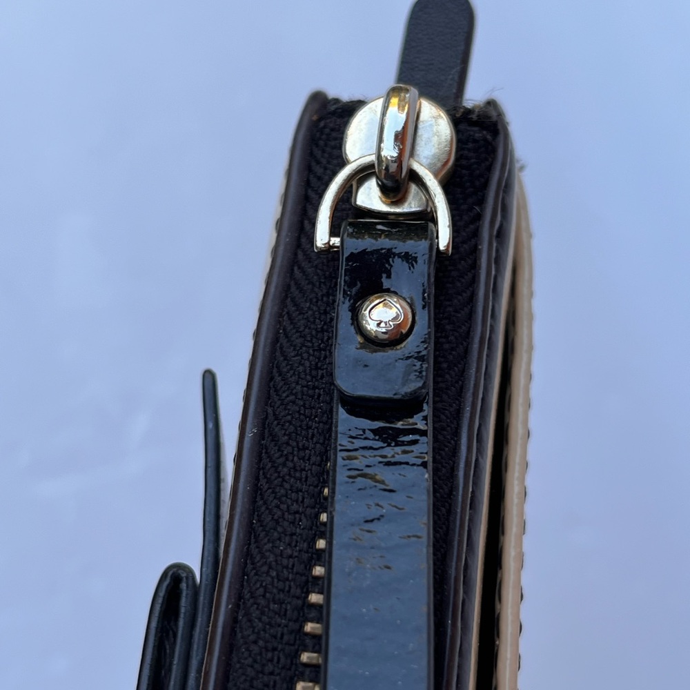 Black and White Striped Kate Spade Wallet Fair - Picture 4 of 5